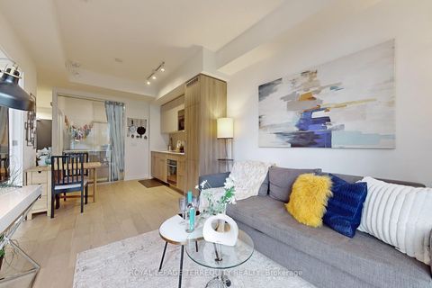 Photo 15 at 612 - 840 St Clair Avenue W, Oakwood Village, Toronto