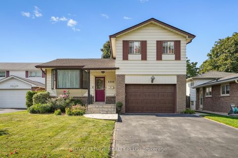 Photo 1 at 2335 Wyandotte Drive, WO West, Oakville