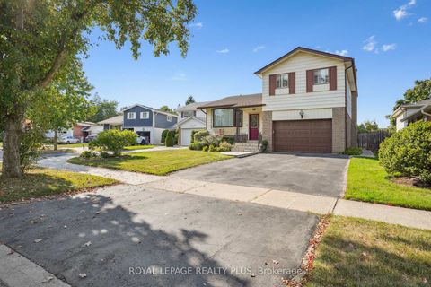Photo 3 at 2335 Wyandotte Drive, WO West, Oakville