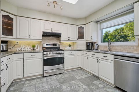 Photo 13 at 2335 Wyandotte Drive, WO West, Oakville