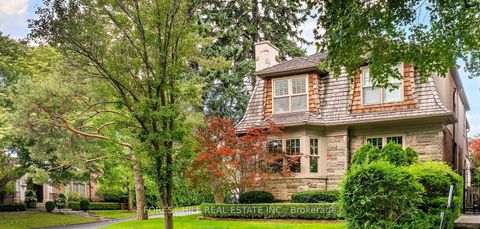 Photo 2 at 16 Forest Ridge Drive, Forest Hill North, Toronto
