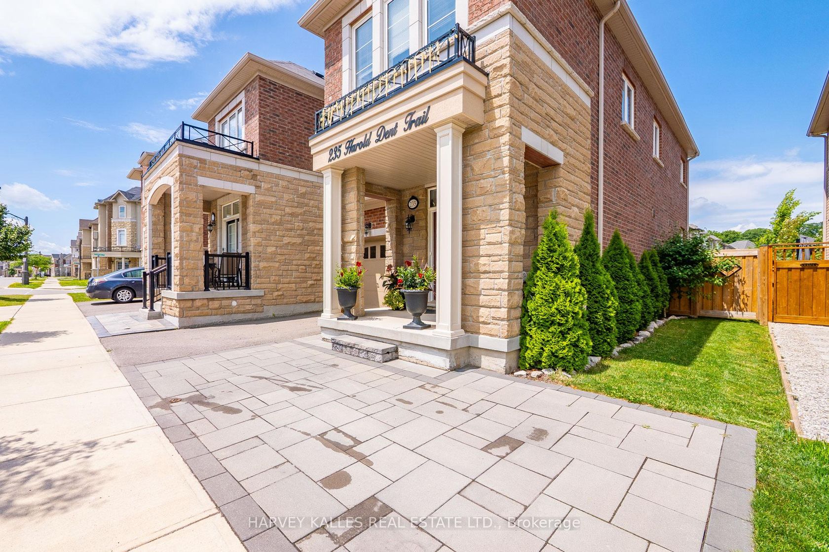 235 Harold Dent Trail N, GO Glenorchy, Oakville 