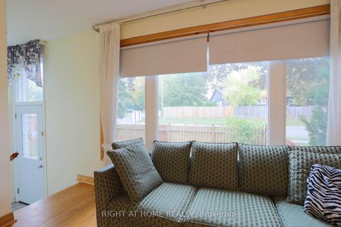 Photo 11 at 303 Blue Grass Boulevard, Crosby, Richmond Hill