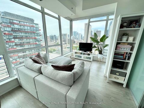 Photo 11 at 2202 - 199 Richmond Street W, Waterfront Communities C1, Toronto