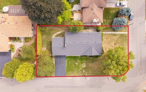 Photo 1 at 17 Fleetwell Court, Willowdale West, Toronto