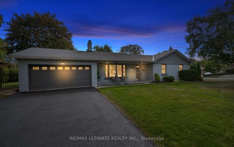 Photo 3 at 17 Fleetwell Court, Willowdale West, Toronto