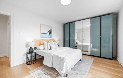 Photo 20 at 17 Fleetwell Court, Willowdale West, Toronto