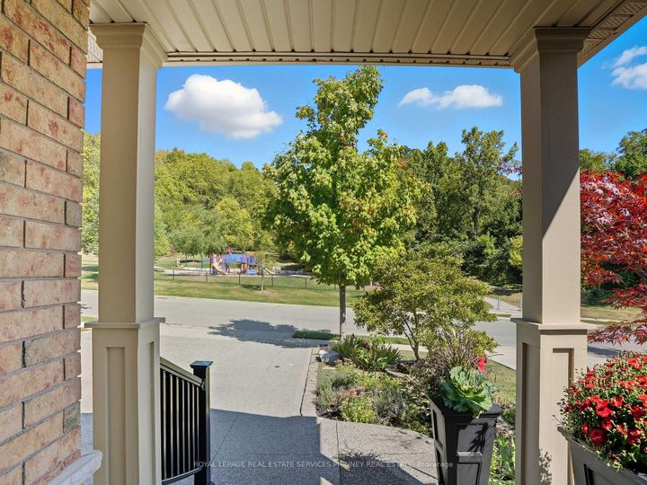 Photo 3 at 47 Livingstone Drive, Dundas, Hamilton