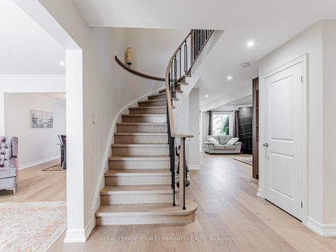 Photo 3 at 5 Mandel Crescent, Devonsleigh, Richmond Hill