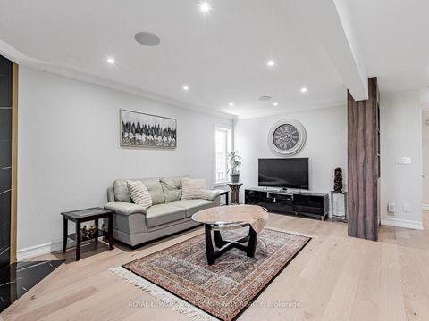 Photo 4 at 5 Mandel Crescent, Devonsleigh, Richmond Hill