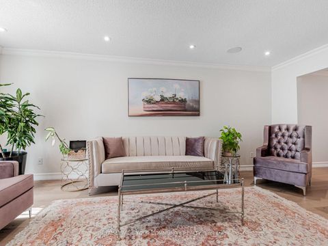 Photo 5 at 5 Mandel Crescent, Devonsleigh, Richmond Hill