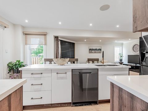 Photo 11 at 5 Mandel Crescent, Devonsleigh, Richmond Hill