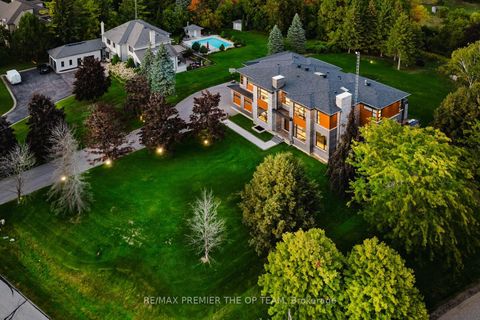 Photo 3 at 91 Rachelle Court, Kleinburg, Vaughan