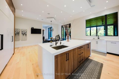 Photo 11 at 91 Rachelle Court, Kleinburg, Vaughan