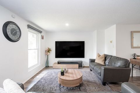 Photo 9 at 19 - 233 Innisfil Street, Allandale Centre, Barrie