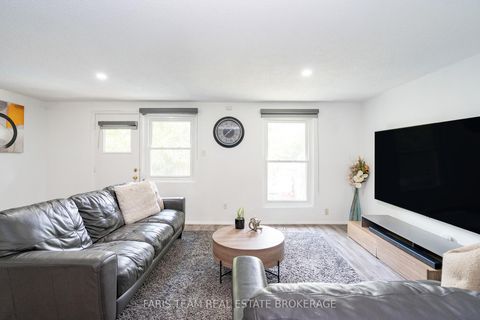 Photo 10 at 19 - 233 Innisfil Street, Allandale Centre, Barrie