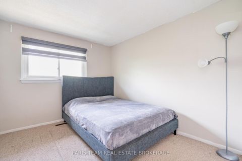 Photo 13 at 19 - 233 Innisfil Street, Allandale Centre, Barrie
