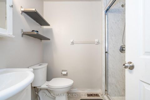 Photo 15 at 19 - 233 Innisfil Street, Allandale Centre, Barrie