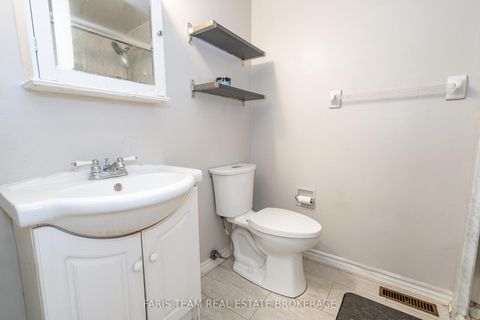 Photo 16 at 19 - 233 Innisfil Street, Allandale Centre, Barrie