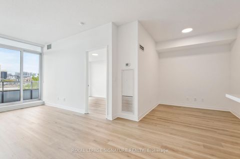 Photo 7 at 233 - 2885 Bayview Avenue, Bayview Village, Toronto