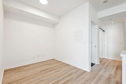 Photo 11 at 233 - 2885 Bayview Avenue, Bayview Village, Toronto