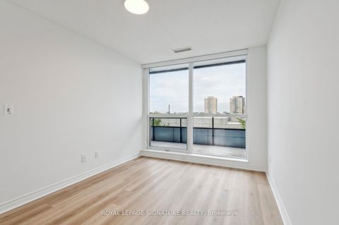 Photo 14 at 233 - 2885 Bayview Avenue, Bayview Village, Toronto