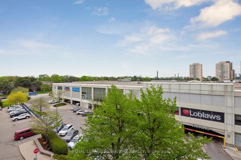 Photo 18 at 233 - 2885 Bayview Avenue, Bayview Village, Toronto