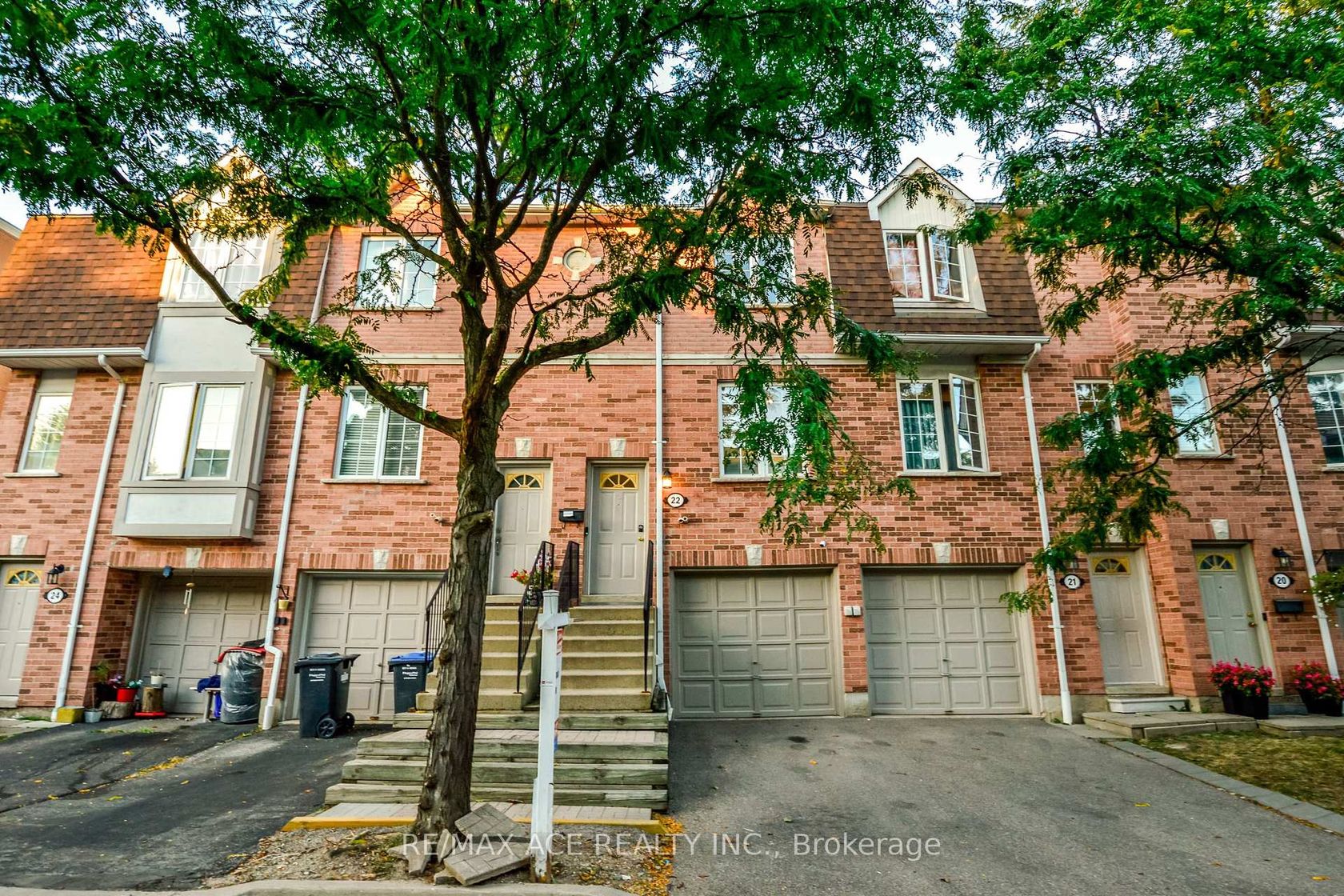 22 - 1525 South Parade Court, East Credit, Mississauga 