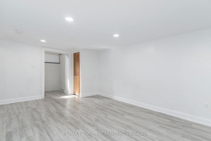 Photo 11 at 493 Upper Gage Avenue, Sunninghill, Hamilton