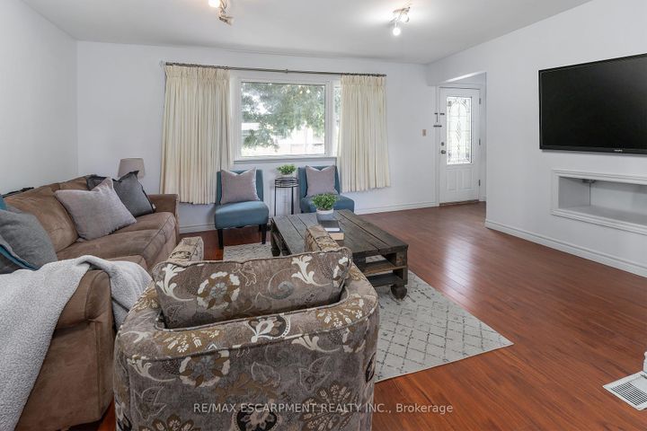 Photo 2 at 493 Upper Gage Avenue, Sunninghill, Hamilton