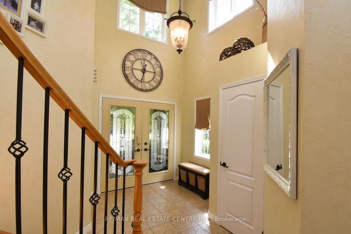 Photo 5 at 35 Eringate Drive, Stoney Creek Mountain, Hamilton