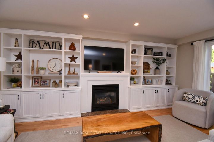 Photo 6 at 35 Eringate Drive, Stoney Creek Mountain, Hamilton