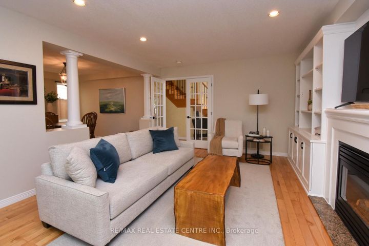 Photo 7 at 35 Eringate Drive, Stoney Creek Mountain, Hamilton
