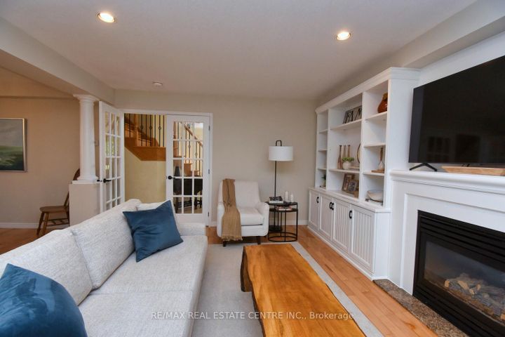 Photo 9 at 35 Eringate Drive, Stoney Creek Mountain, Hamilton