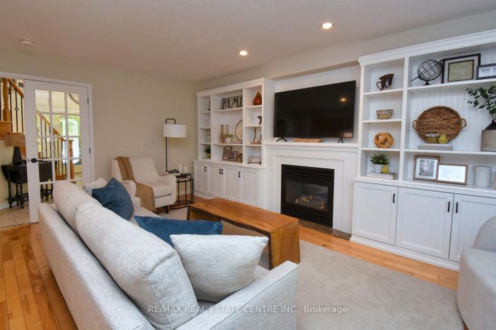 Photo 10 at 35 Eringate Drive, Stoney Creek Mountain, Hamilton