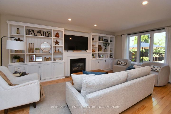 Photo 11 at 35 Eringate Drive, Stoney Creek Mountain, Hamilton