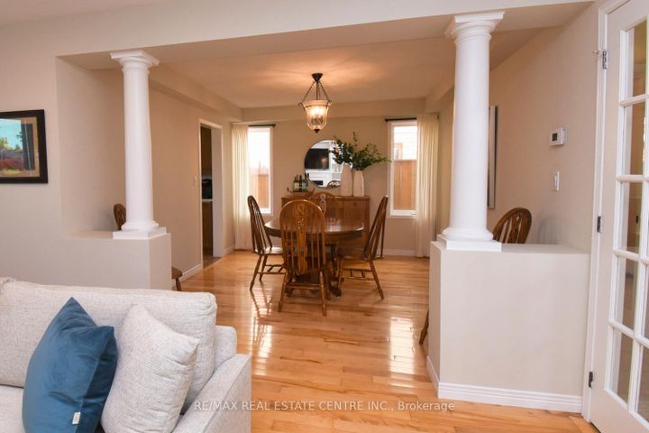 Photo 12 at 35 Eringate Drive, Stoney Creek Mountain, Hamilton