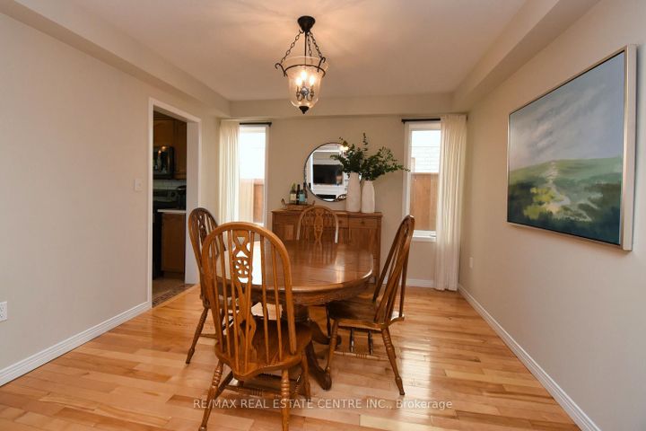 Photo 13 at 35 Eringate Drive, Stoney Creek Mountain, Hamilton
