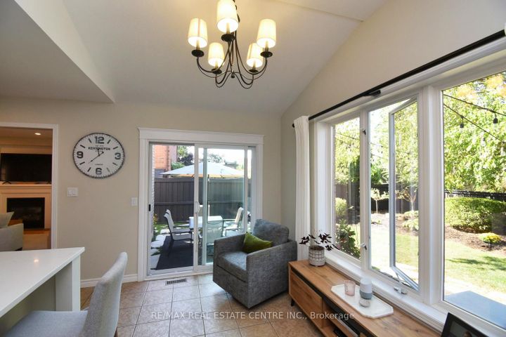 Photo 14 at 35 Eringate Drive, Stoney Creek Mountain, Hamilton