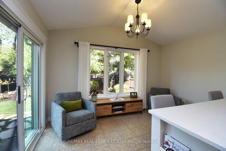 Photo 18 at 35 Eringate Drive, Stoney Creek Mountain, Hamilton
