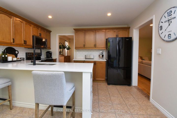 Photo 19 at 35 Eringate Drive, Stoney Creek Mountain, Hamilton