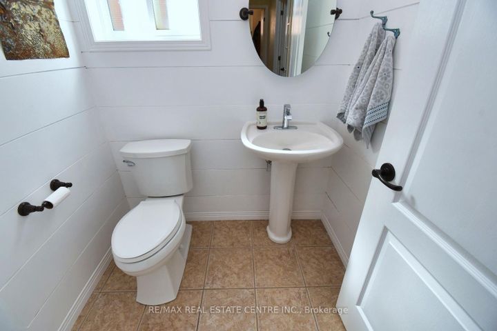 Photo 20 at 35 Eringate Drive, Stoney Creek Mountain, Hamilton