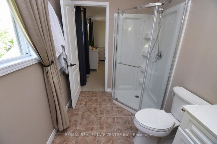 Photo 26 at 35 Eringate Drive, Stoney Creek Mountain, Hamilton