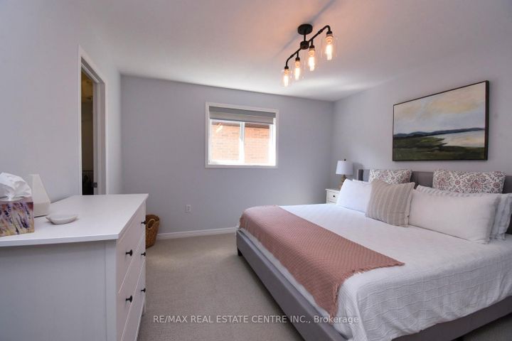 Photo 33 at 35 Eringate Drive, Stoney Creek Mountain, Hamilton