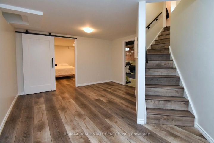 Photo 37 at 35 Eringate Drive, Stoney Creek Mountain, Hamilton