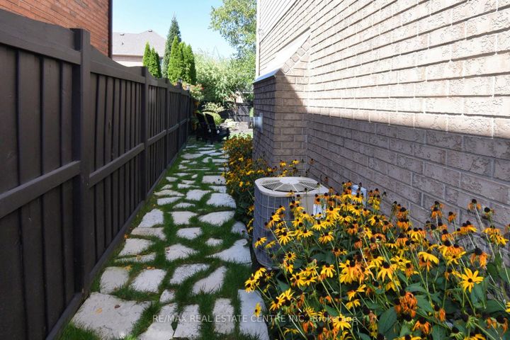 Photo 40 at 35 Eringate Drive, Stoney Creek Mountain, Hamilton