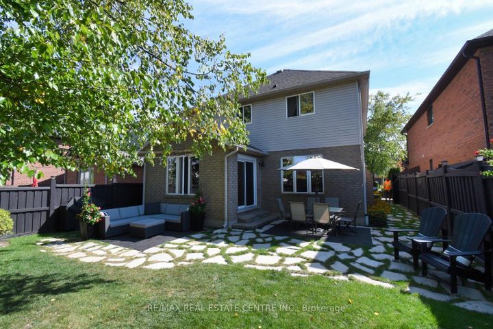 Photo 41 at 35 Eringate Drive, Stoney Creek Mountain, Hamilton
