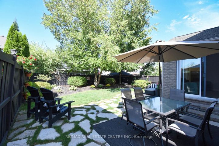 Photo 43 at 35 Eringate Drive, Stoney Creek Mountain, Hamilton