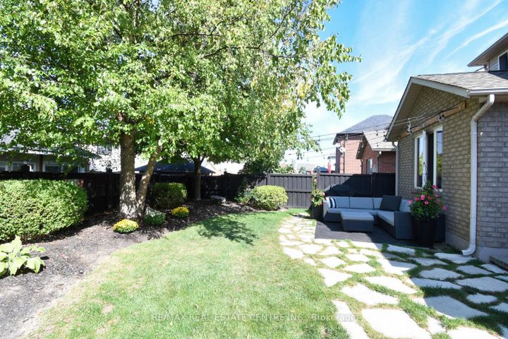 Photo 44 at 35 Eringate Drive, Stoney Creek Mountain, Hamilton