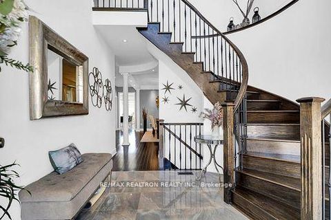 Photo 9 at 53 Gallant Place, Vellore Village, Vaughan